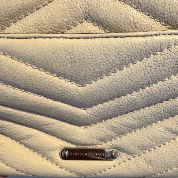Quilted Beige Shoulder Bag - Picture 3 of 3